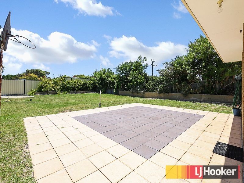 33 Blaxland Avenue, Two Rocks WA 6037