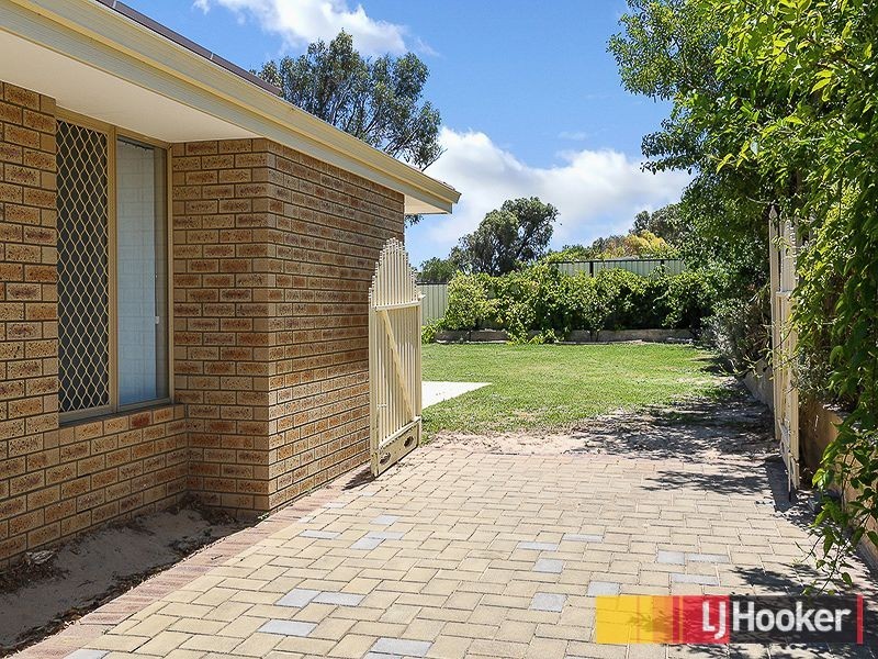 33 Blaxland Avenue, Two Rocks WA 6037