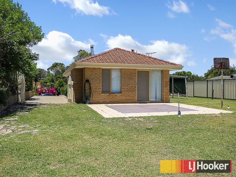 33 Blaxland Avenue, Two Rocks WA 6037