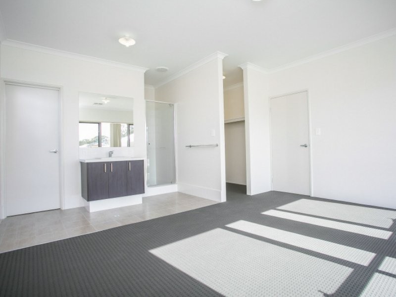 4 Boardwalk Street, Yanchep WA 6035