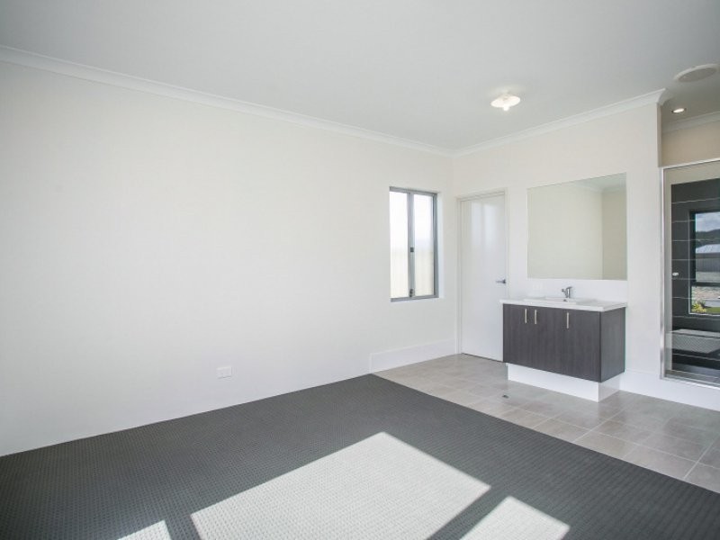 4 Boardwalk Street, Yanchep WA 6035