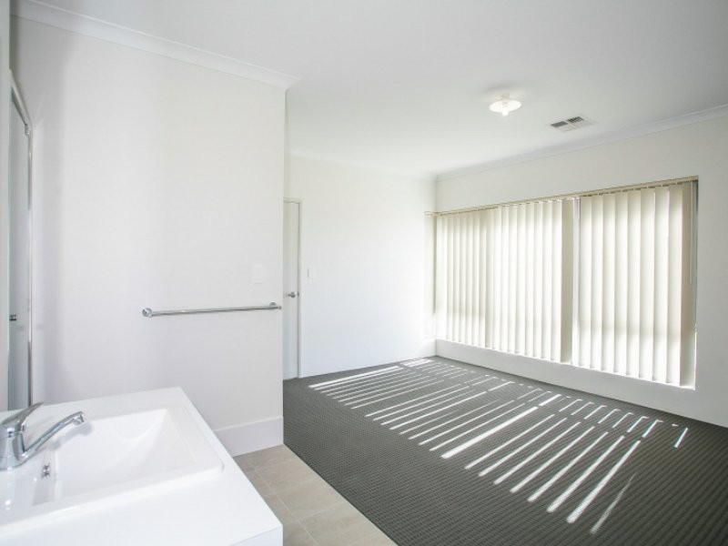 4 Boardwalk Street, Yanchep WA 6035