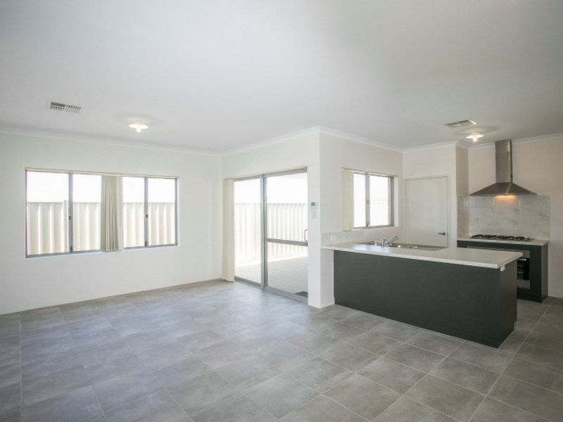 4 Boardwalk Street, Yanchep WA 6035