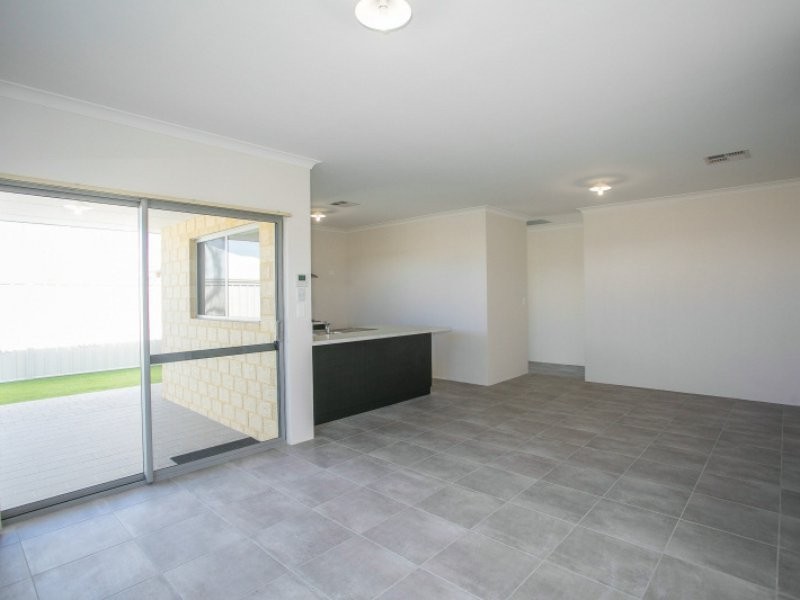 4 Boardwalk Street, Yanchep WA 6035