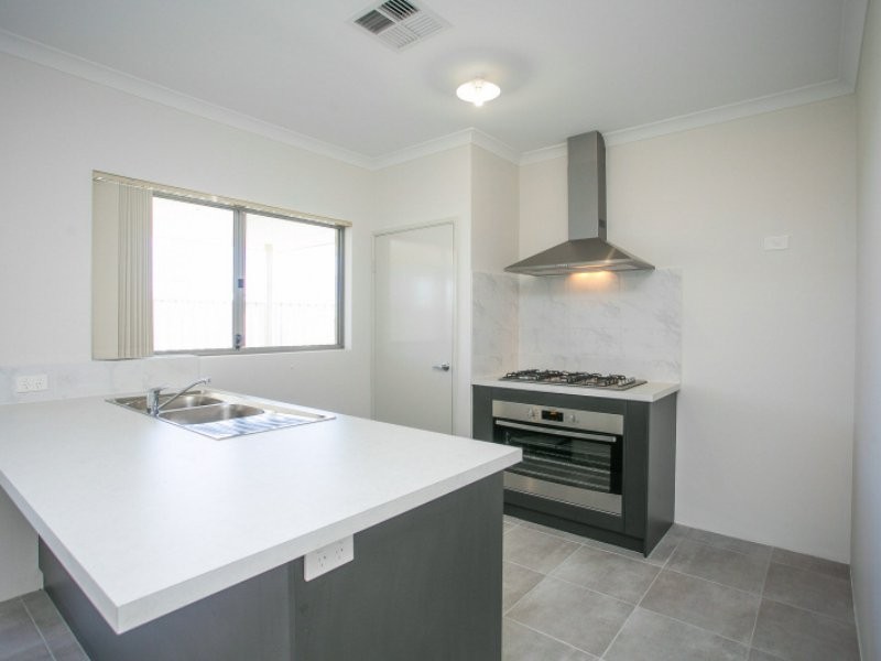 4 Boardwalk Street, Yanchep WA 6035