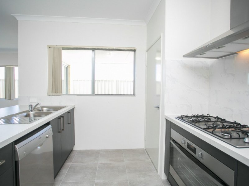 4 Boardwalk Street, Yanchep WA 6035