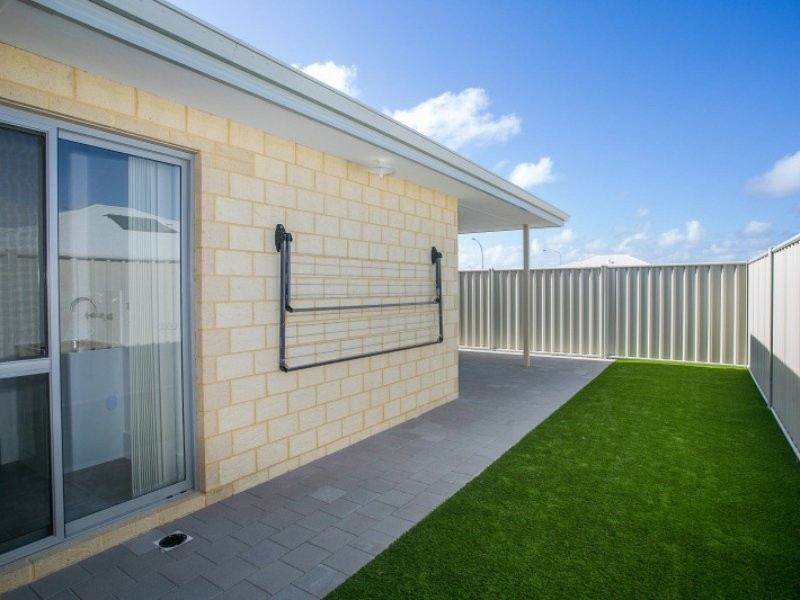 4 Boardwalk Street, Yanchep WA 6035