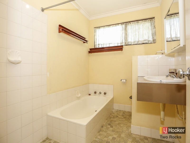 105 Whitfield Drive, Two Rocks WA 6037