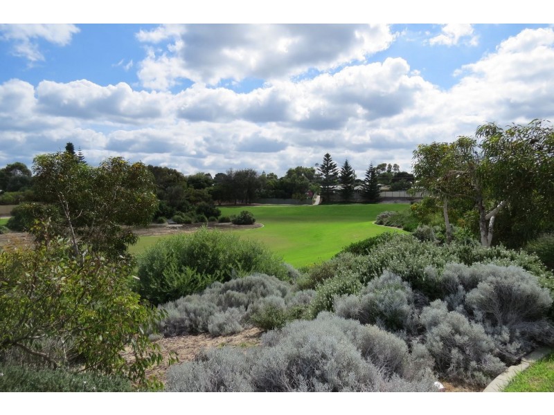 5 Abrolhos Close, Two Rocks WA 6037