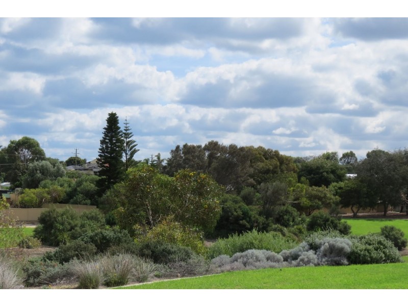 5 Abrolhos Close, Two Rocks WA 6037