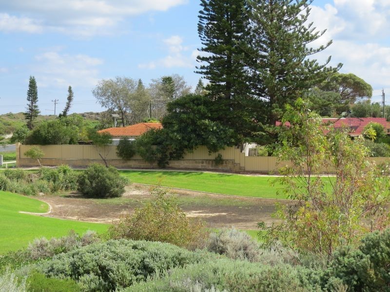 5 Abrolhos Close, Two Rocks WA 6037