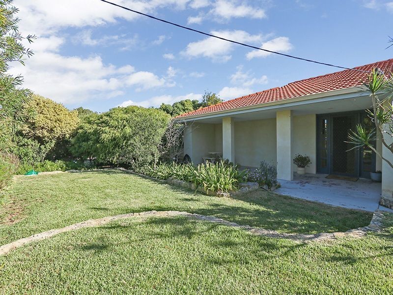 2 Charnwood Place, Two Rocks WA 6037