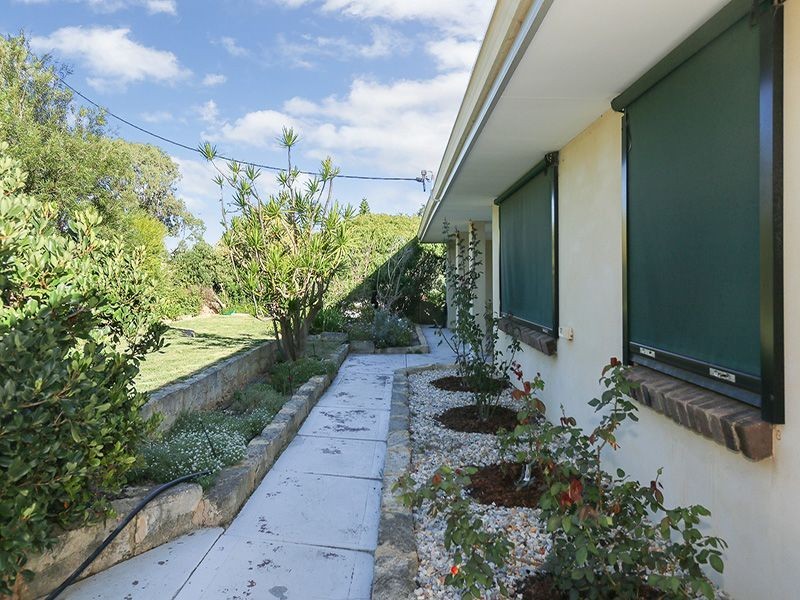 2 Charnwood Place, Two Rocks WA 6037