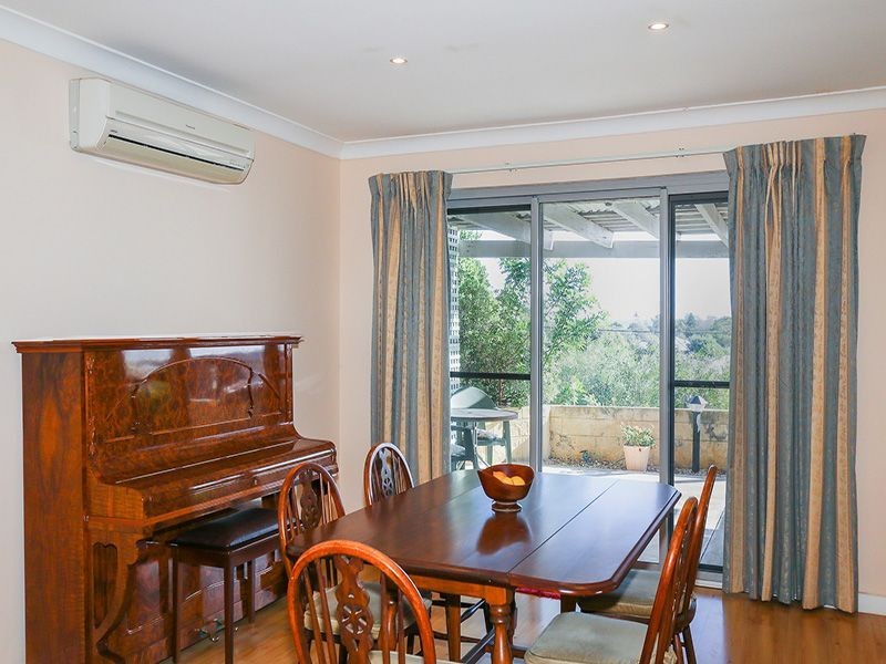 2 Charnwood Place, Two Rocks WA 6037