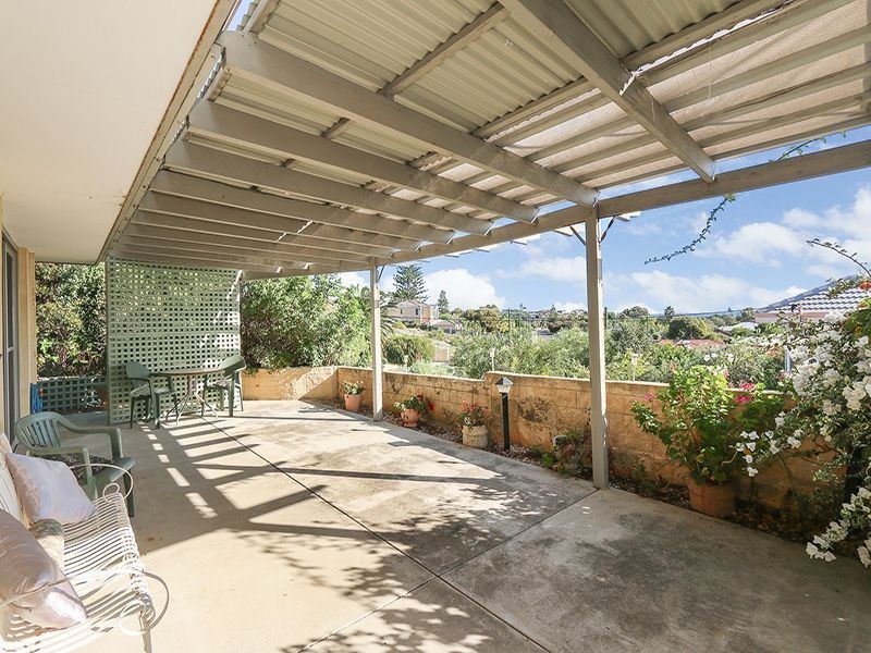 2 Charnwood Place, Two Rocks WA 6037
