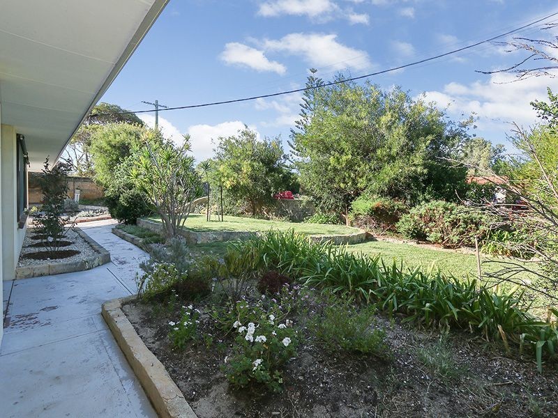 2 Charnwood Place, Two Rocks WA 6037