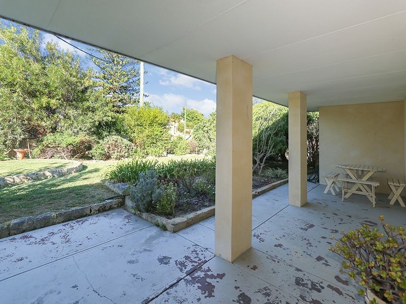 2 Charnwood Place, Two Rocks WA 6037