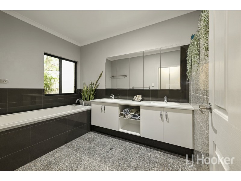 8 Grey Court, Yanchep WA 6035