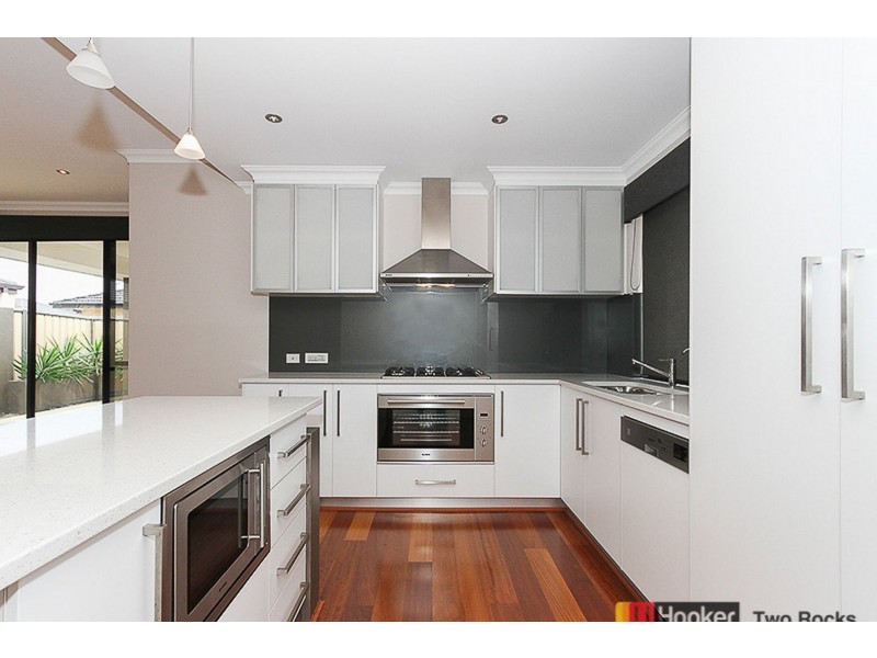 8 Kalbarri Ave, Yanchep WA 6035