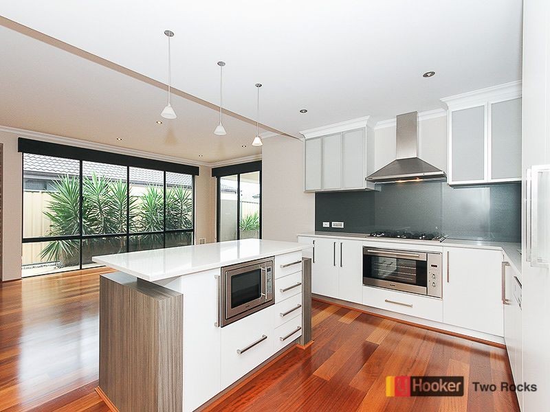 8 Kalbarri Ave, Yanchep WA 6035