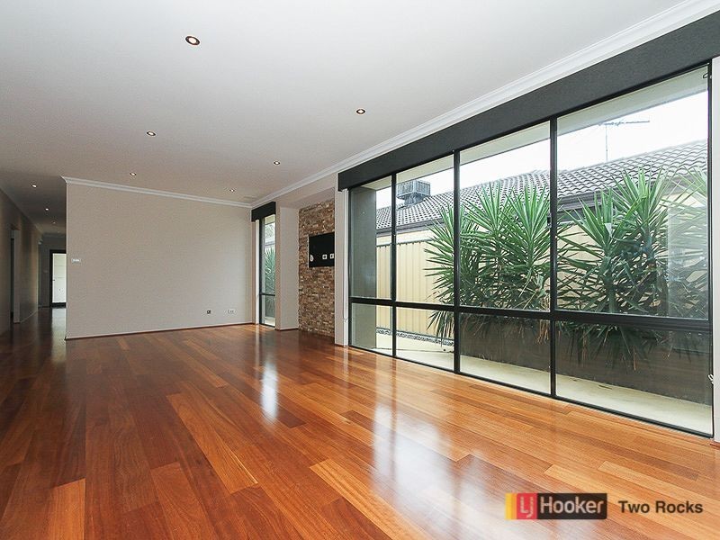 8 Kalbarri Ave, Yanchep WA 6035