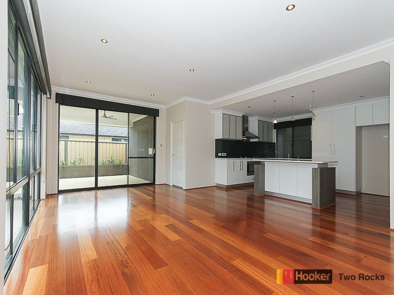 8 Kalbarri Ave, Yanchep WA 6035