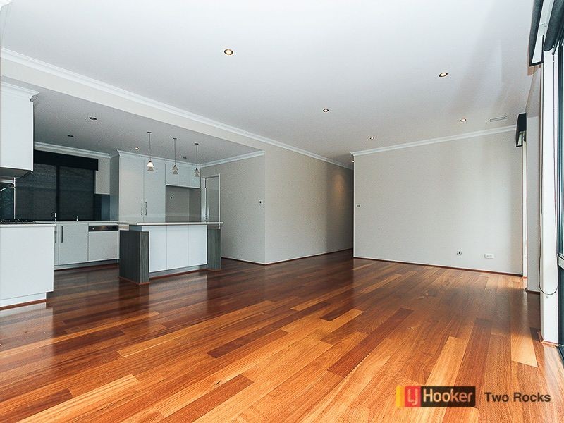 8 Kalbarri Ave, Yanchep WA 6035