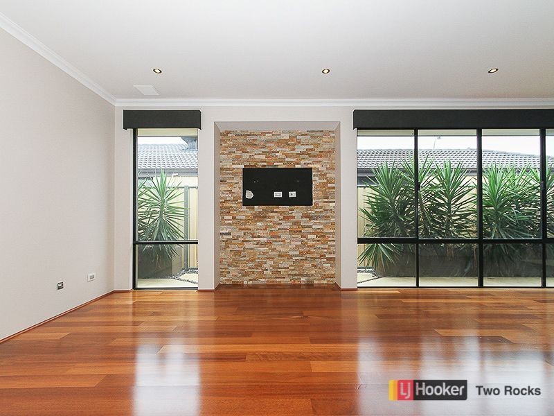 8 Kalbarri Ave, Yanchep WA 6035