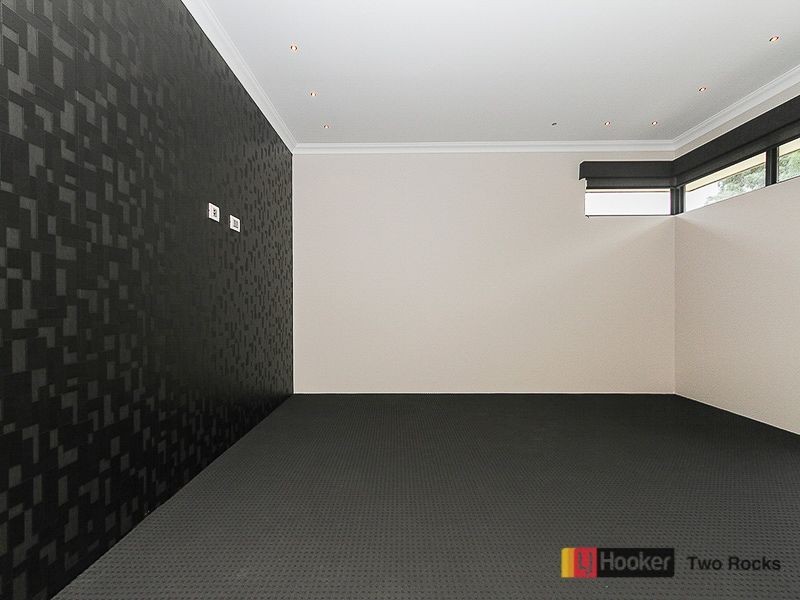 8 Kalbarri Ave, Yanchep WA 6035