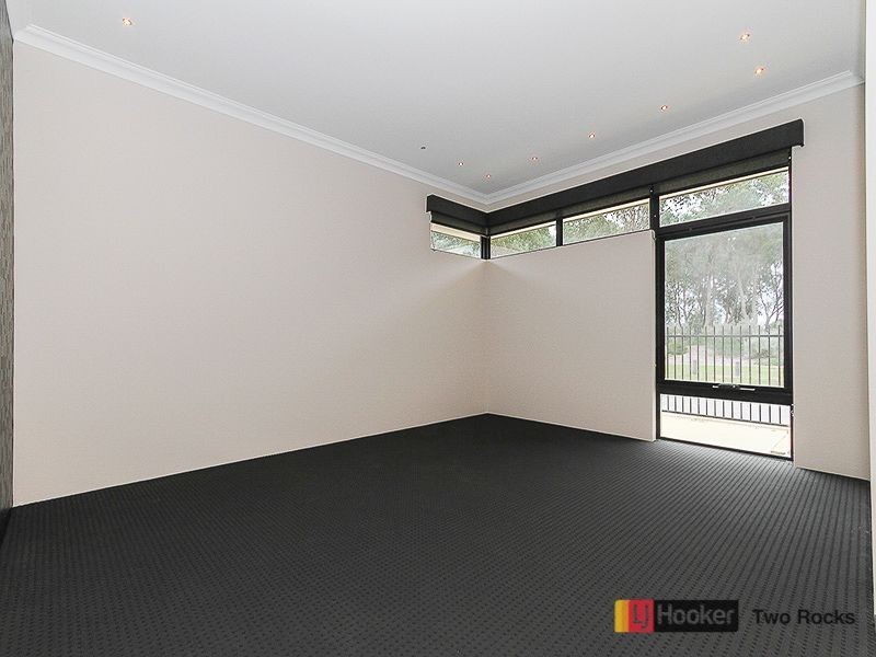 8 Kalbarri Ave, Yanchep WA 6035