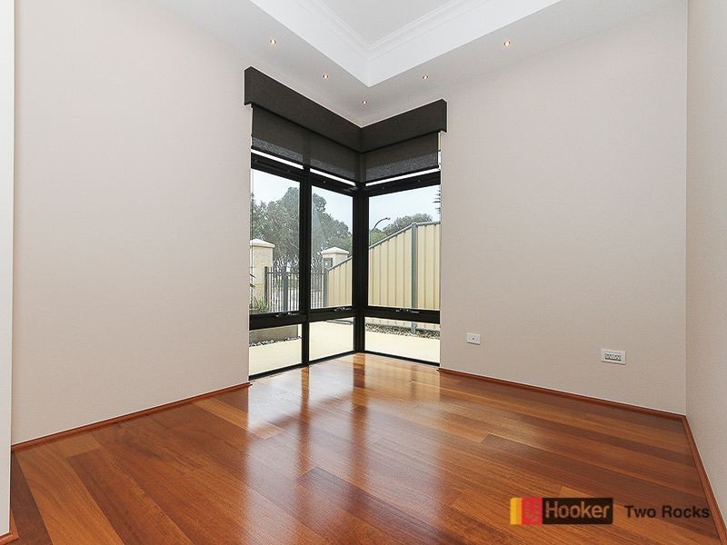 8 Kalbarri Ave, Yanchep WA 6035