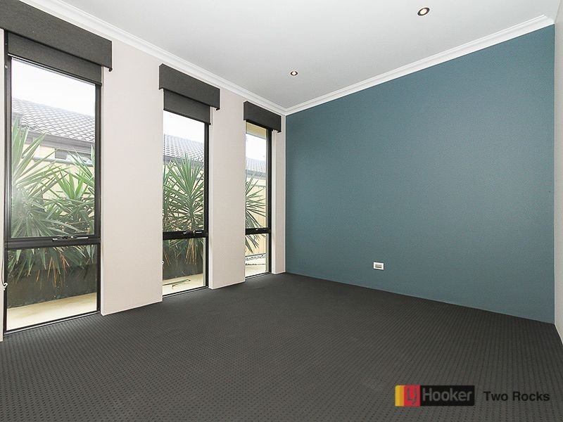 8 Kalbarri Ave, Yanchep WA 6035