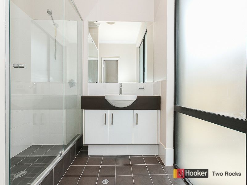 8 Kalbarri Ave, Yanchep WA 6035