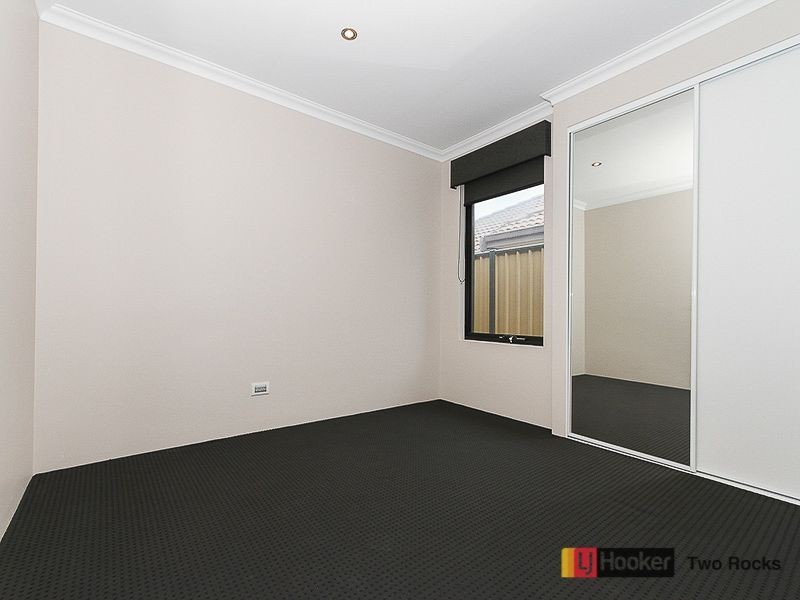 8 Kalbarri Ave, Yanchep WA 6035