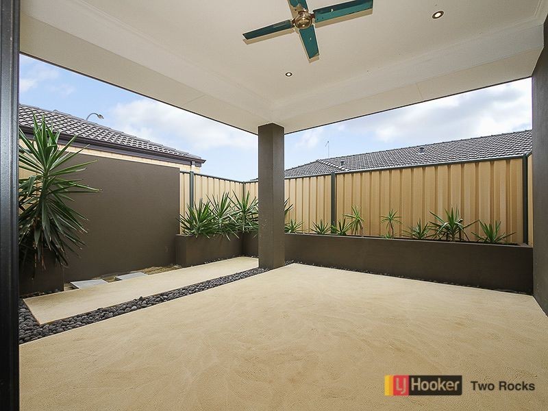 8 Kalbarri Ave, Yanchep WA 6035