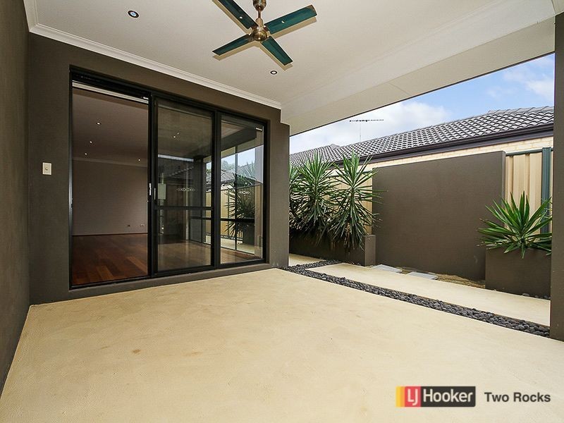 8 Kalbarri Ave, Yanchep WA 6035