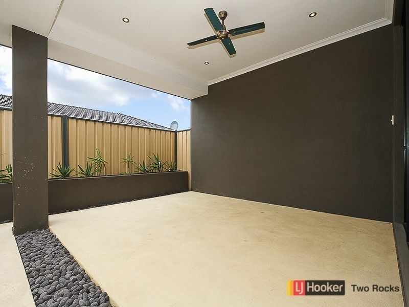 8 Kalbarri Ave, Yanchep WA 6035