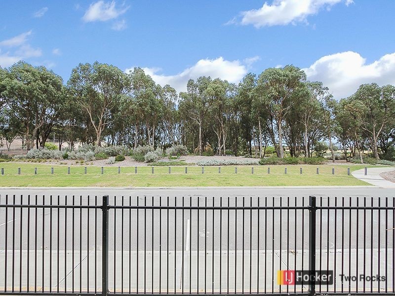 8 Kalbarri Ave, Yanchep WA 6035