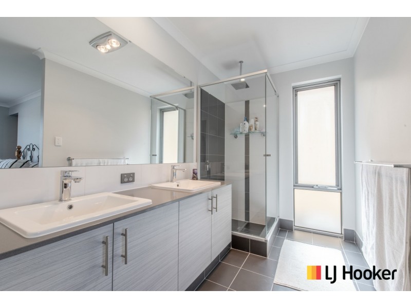 11 Snapper Way, Two Rocks WA 6037