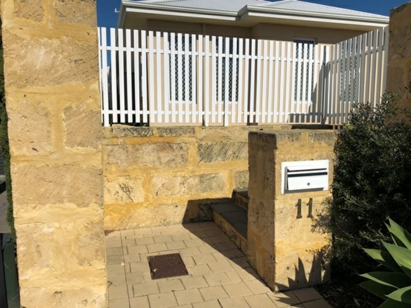 11 Parkbeach Street, Yanchep WA 6035