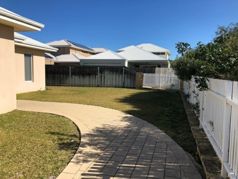 11 Parkbeach Street, Yanchep WA 6035
