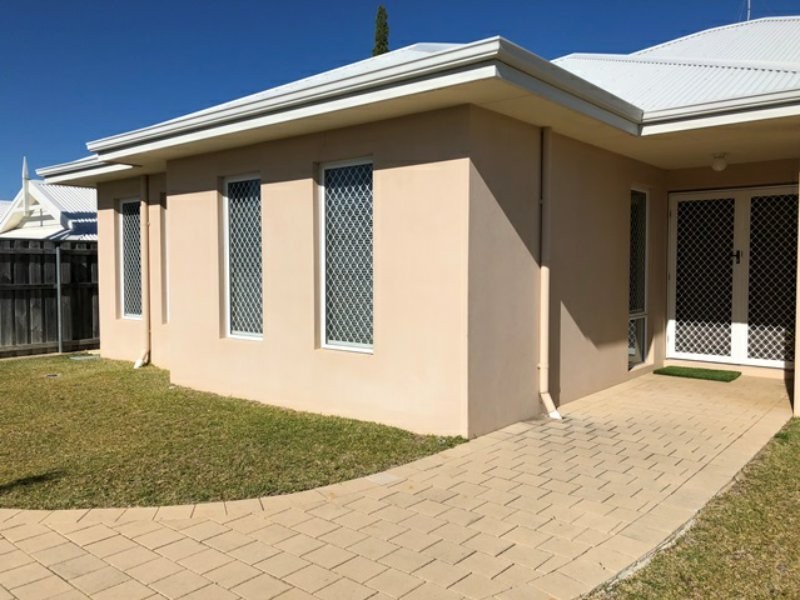 11 Parkbeach Street, Yanchep WA 6035