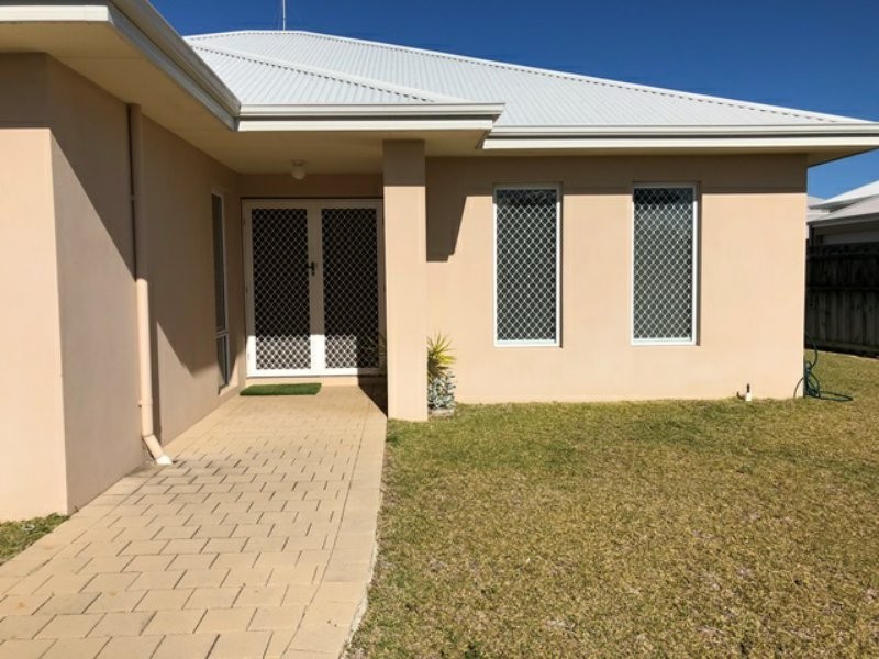 11 Parkbeach Street, Yanchep WA 6035