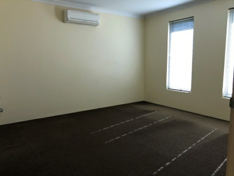 11 Parkbeach Street, Yanchep WA 6035