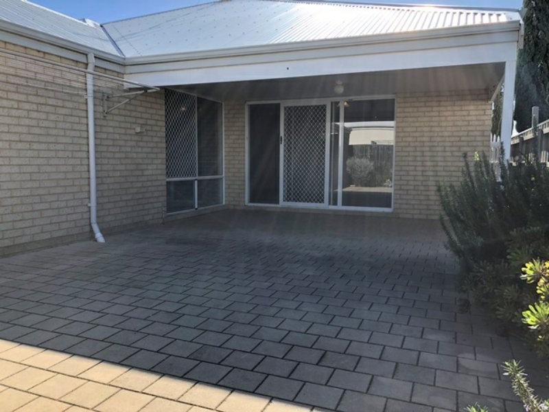 11 Parkbeach Street, Yanchep WA 6035