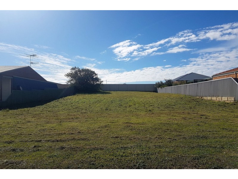 9 Fawkner Road, Two Rocks WA 6037