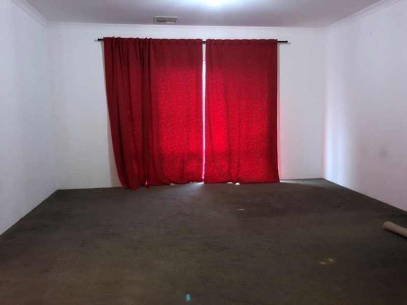 15 Llewellyn Drive, Two Rocks WA 6037