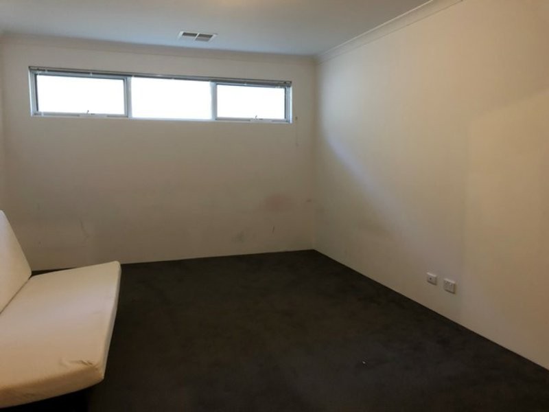 15 Llewellyn Drive, Two Rocks WA 6037