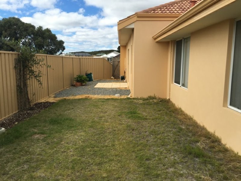 15 Llewellyn Drive, Two Rocks WA 6037