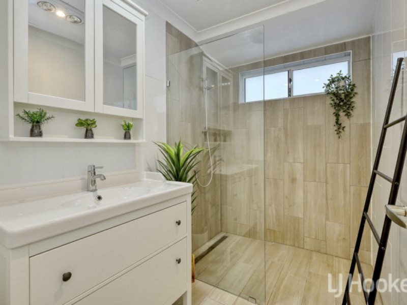 4 Tarwhine Turn, Yanchep WA 6035